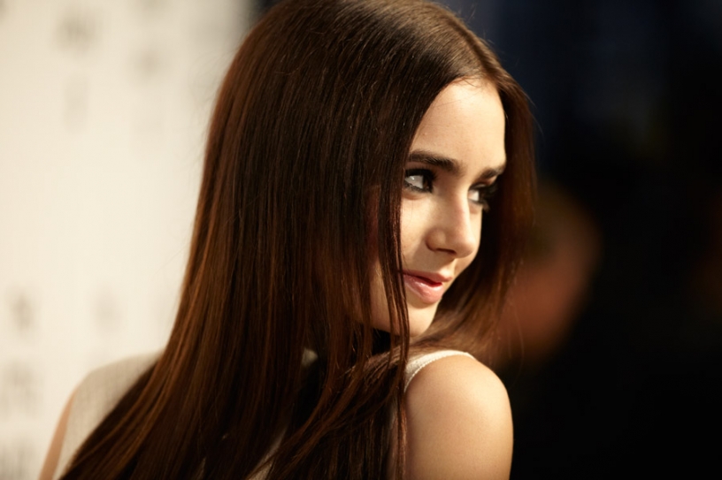 Lily Collins as Lily Jane Collins-第1章-图片1
