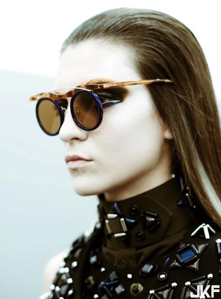 KLARA is another woman! the deep outline looks amazing!-第1章-图片1