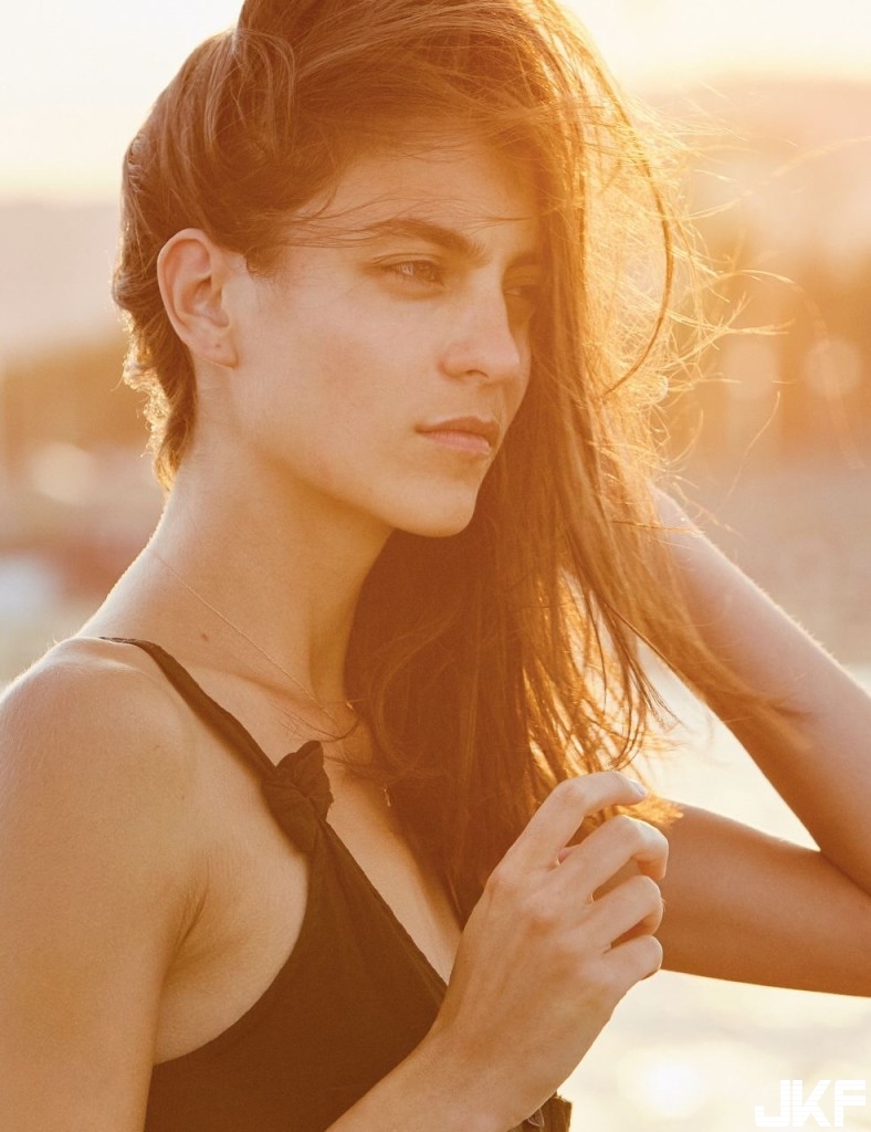 KLARA is another woman! the deep outline looks amazing!-第1章-图片11