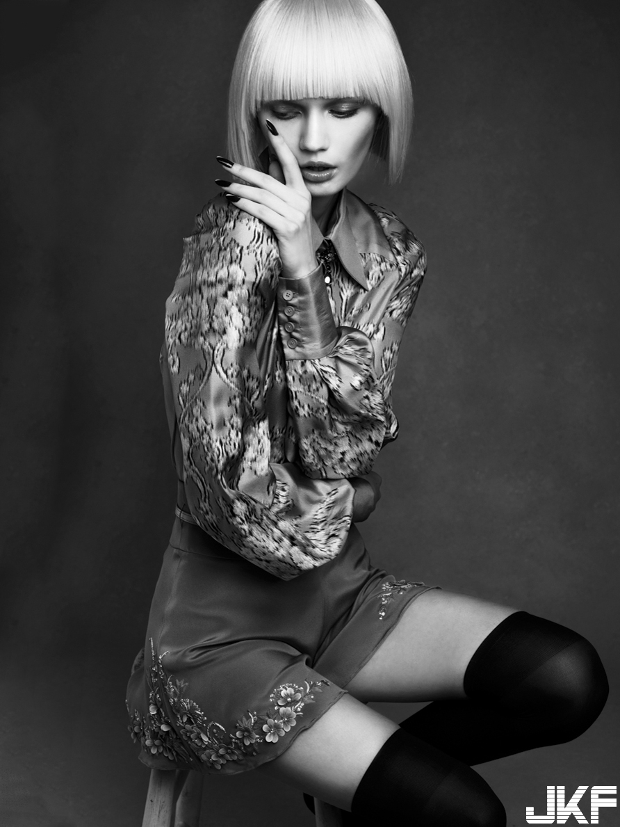 NOVAMALANOVA is a beautiful woman with a gentle eye.-第1章-图片16