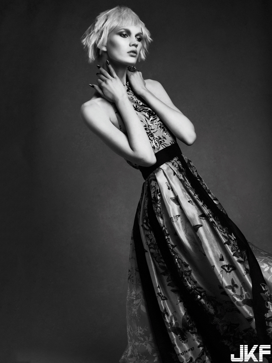 NOVAMALANOVA is a beautiful woman with a gentle eye.-第1章-图片15