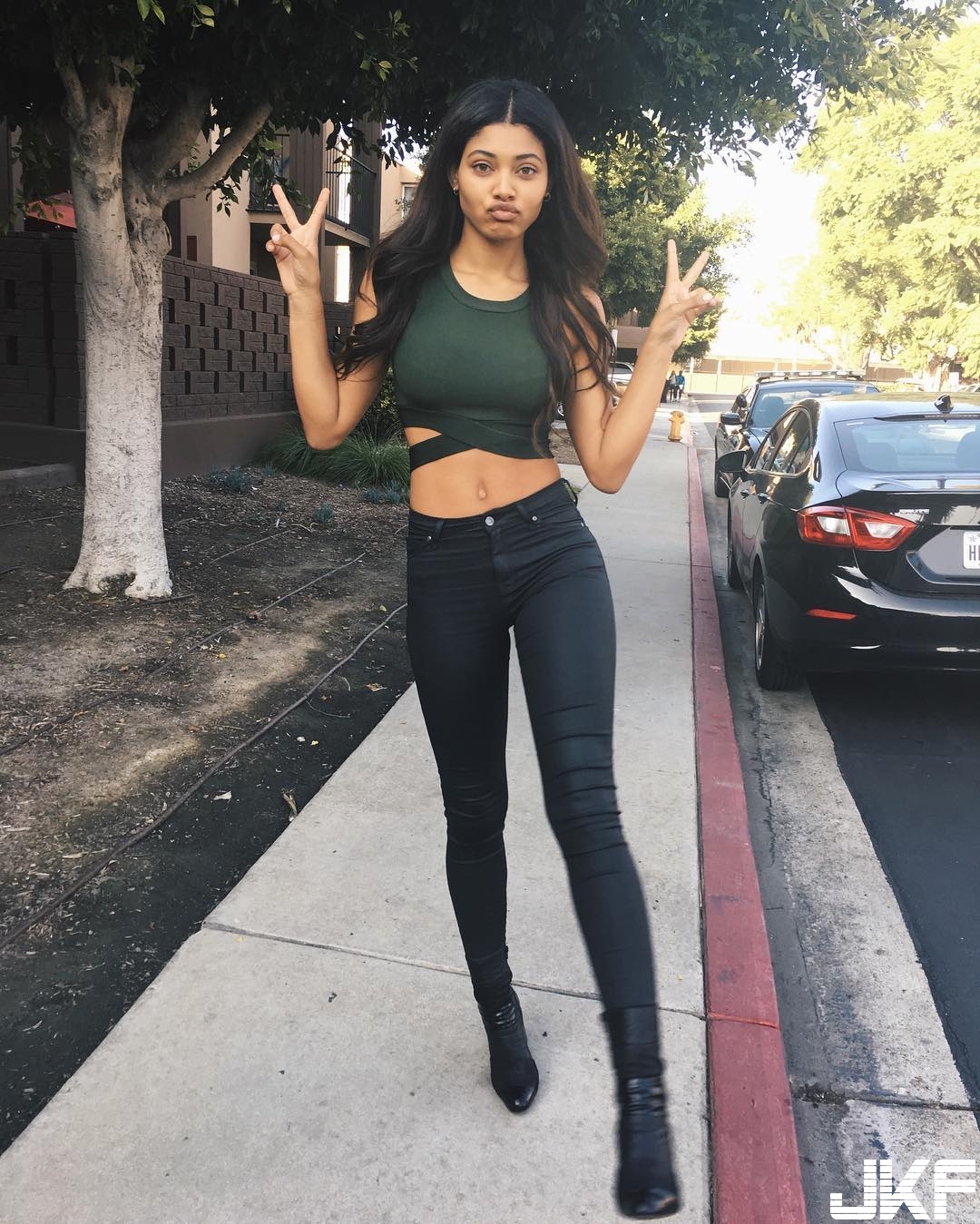 Danielle Herrington in the Wild-第1章-图片16