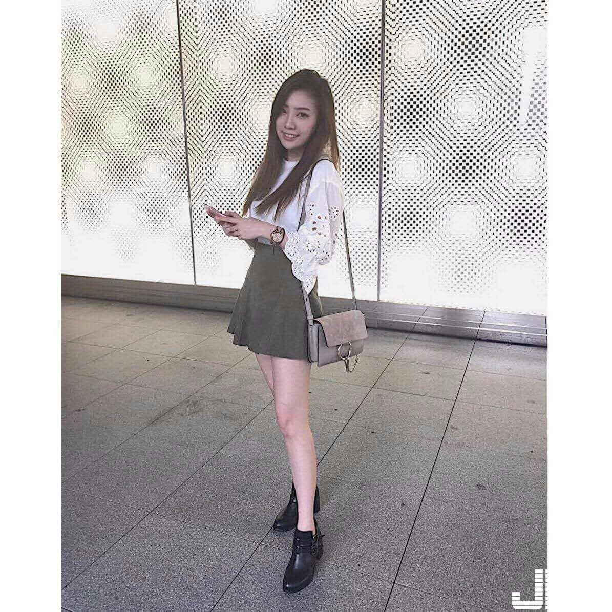 Why is Emma so good with her body and face?-第1章-图片1