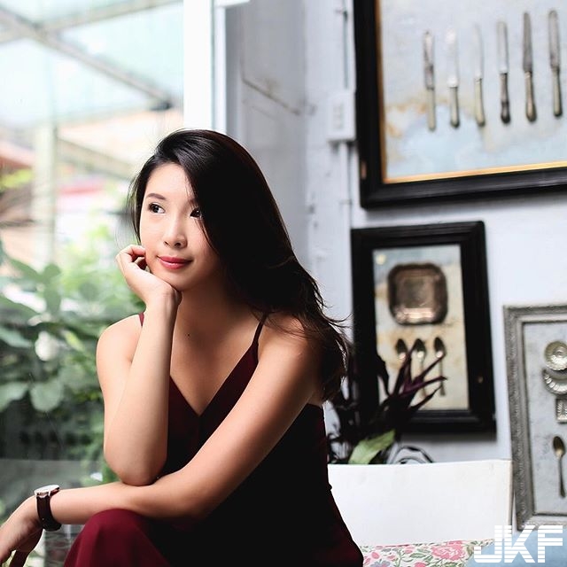 Chloe Hsu's beautiful legs and power broken eyes... netizen: too violent...-第1章-图片12