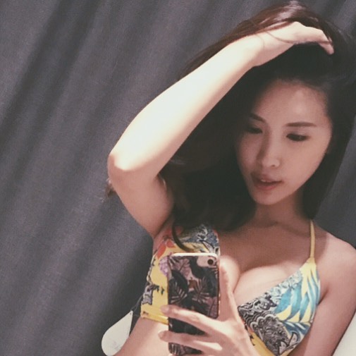 Chloe Hsu's beautiful legs and power broken eyes... netizen: too violent...-第1章-图片13