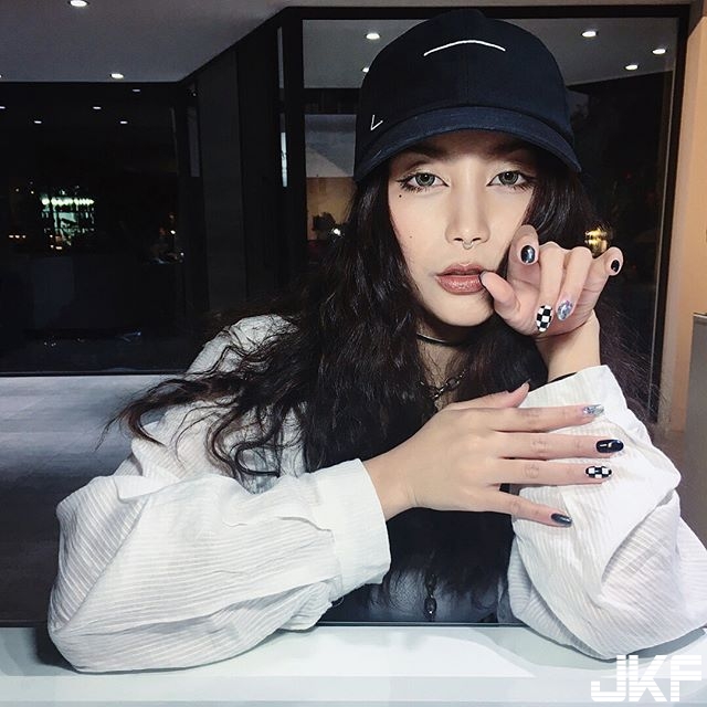 The darkness sister Ariel Aimee's super-killed gaze hides your heart.-第1章-图片14