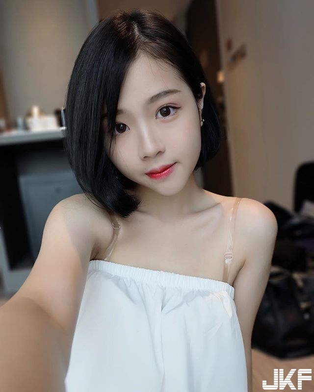 正妹 Janice 俏麗短髮清新正妹 你在看過來我就要抱緊處理了 !!-第1章-图片18