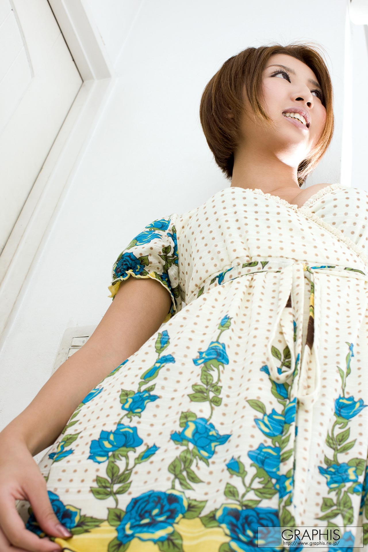 短髮女優麻生香月 最兇胸型實在犯規-第1章-图片2