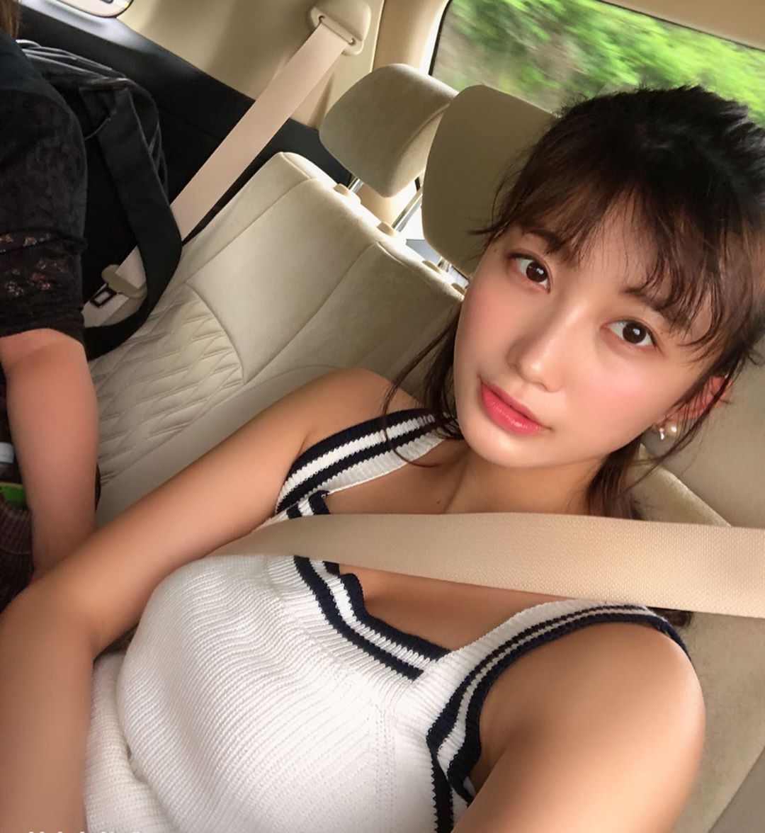 小倉優香 G奶魅力難以抗拒 誘人的身姿引人遐想