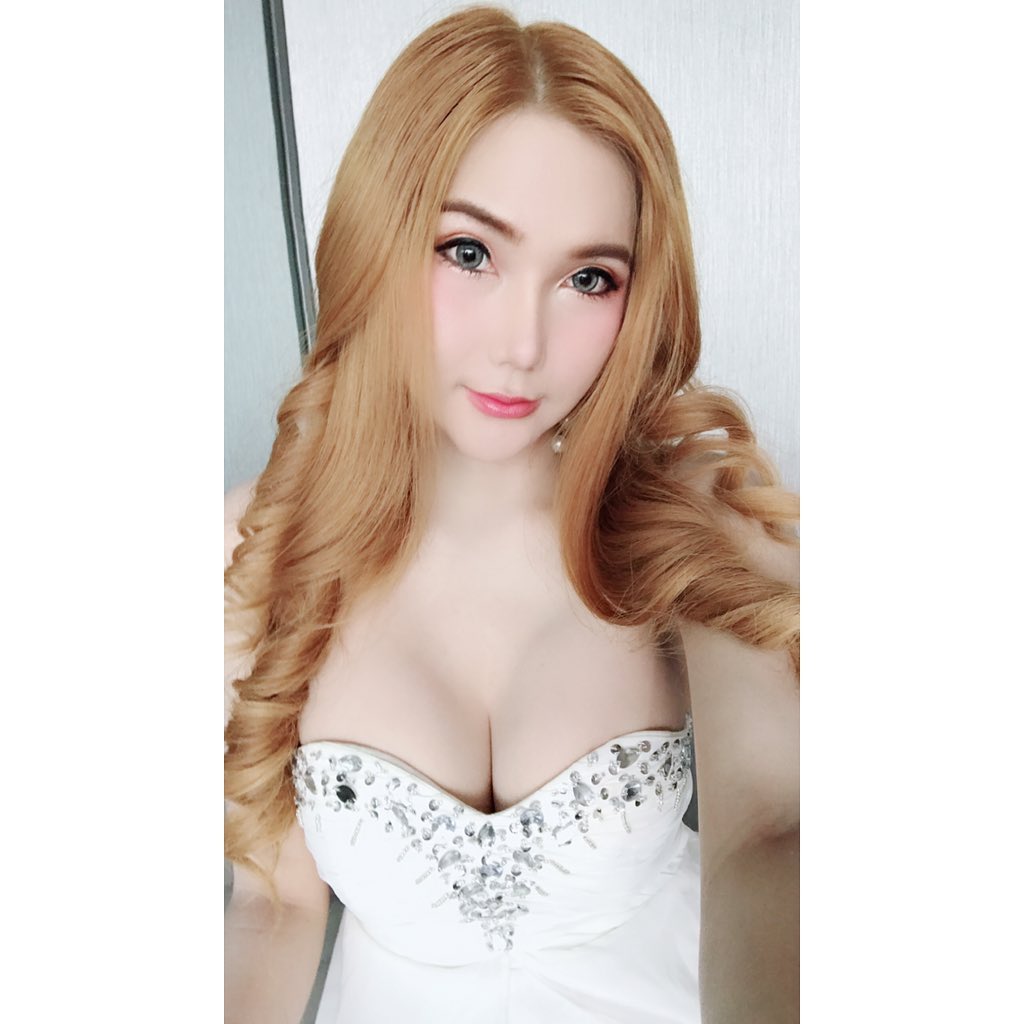 金髮泰國姊露出超殺前輩 讓人忍不住盯著看