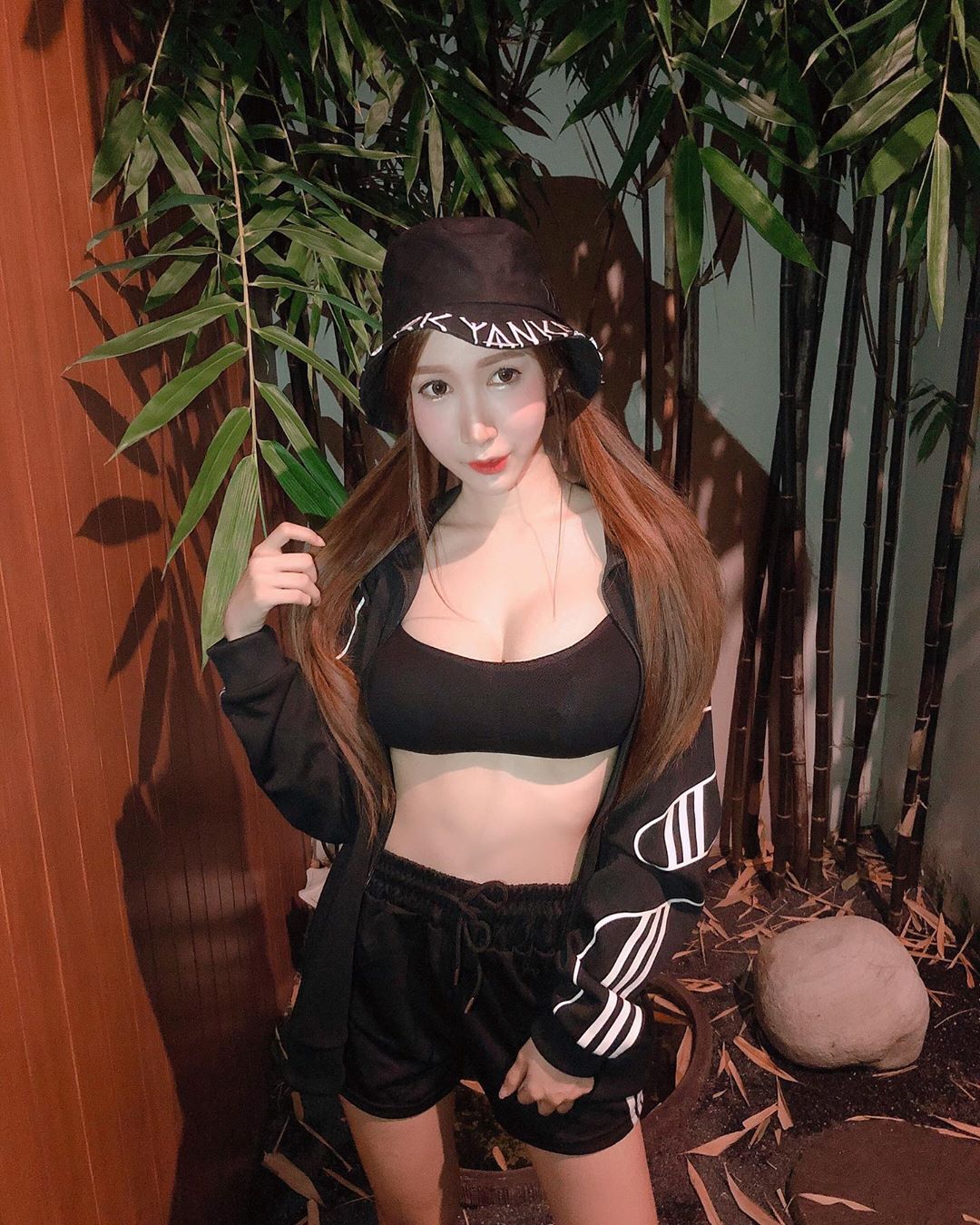 雪白美膚好吸睛 水滴胸型性感尺度破表-第1章-图片14