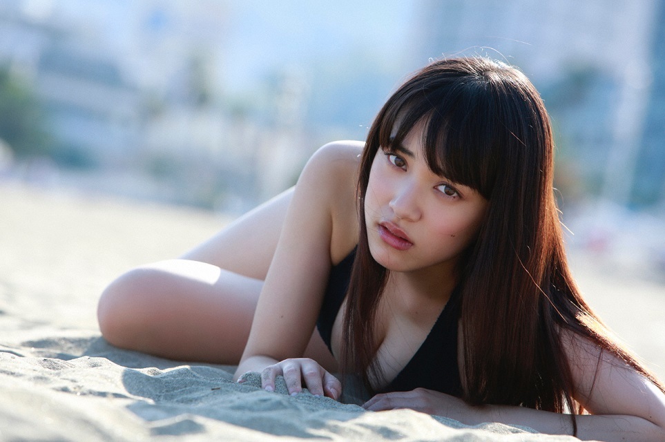 都丸紗也華 身材實在有點肉 傲人巨彈都快撐爆了-第1章-图片15