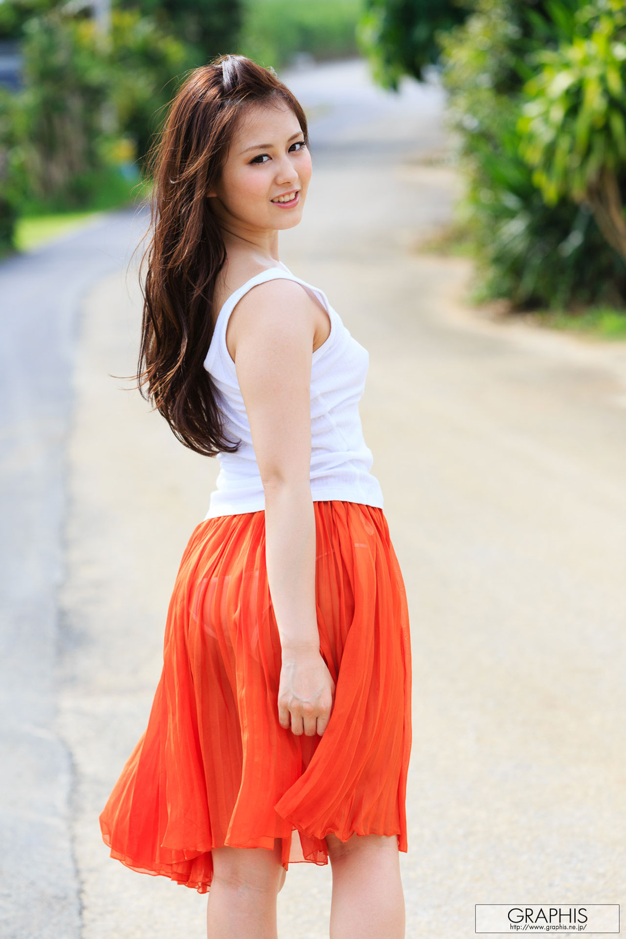 伊東紅 顏值氣質清爽雪白碗公奶真火辣-第1章-图片1