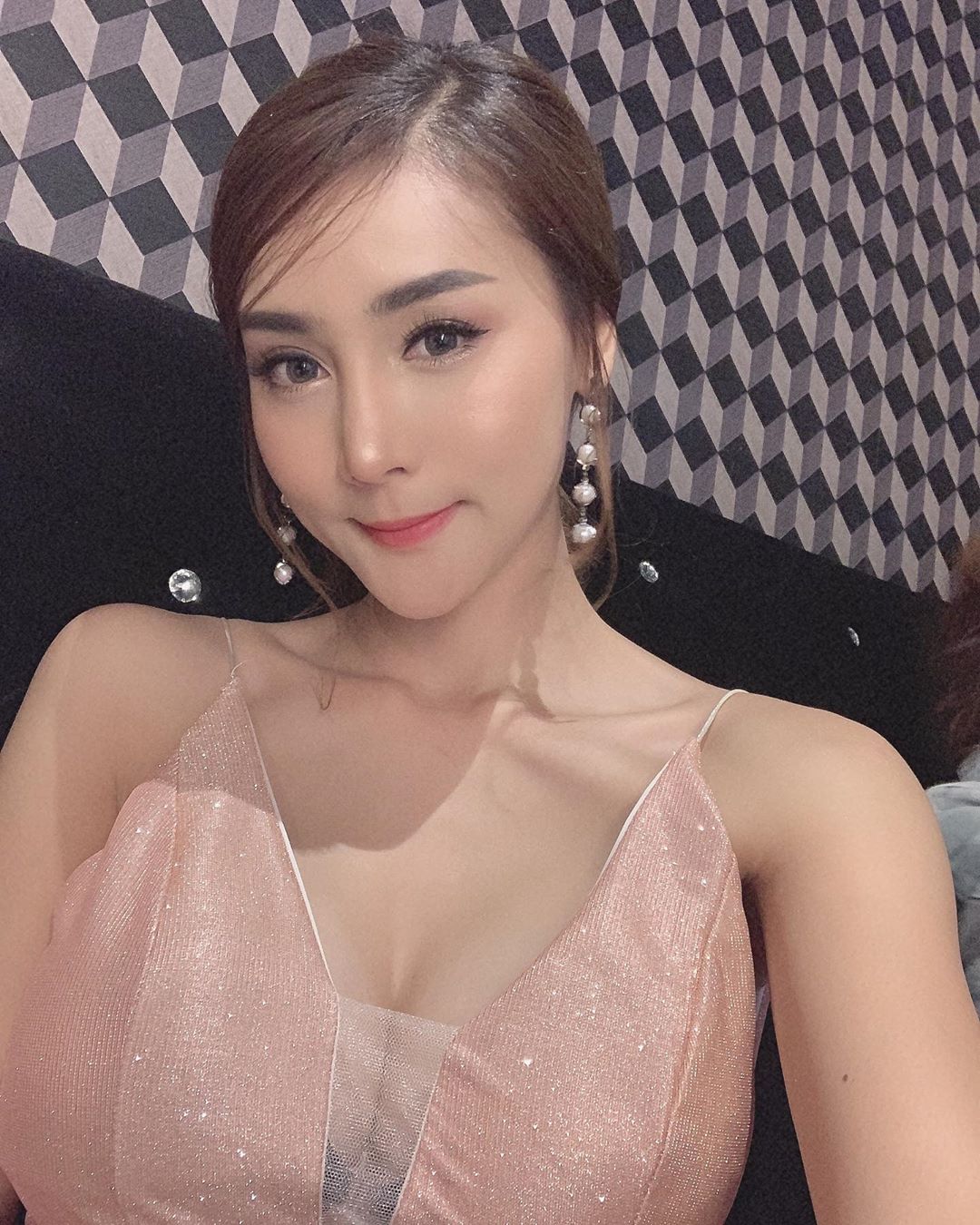 空靈眼神無意識誘惑 豐滿胸型無法淡定-第1章-图片1