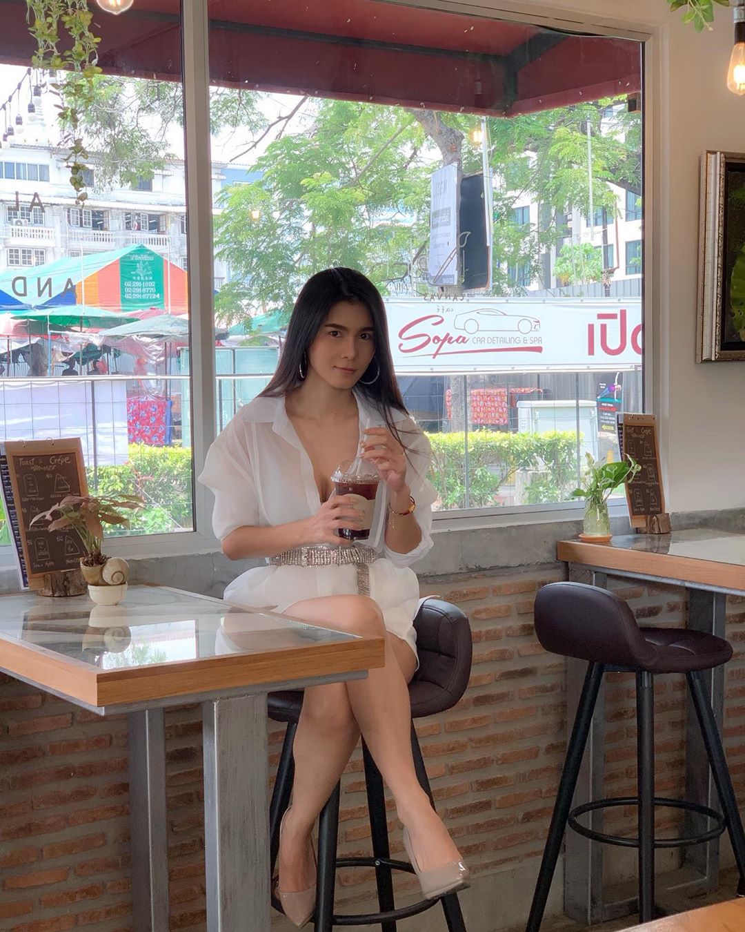 超深乳溝好顯眼 迷人身姿色氣滿滿-第1章-图片4