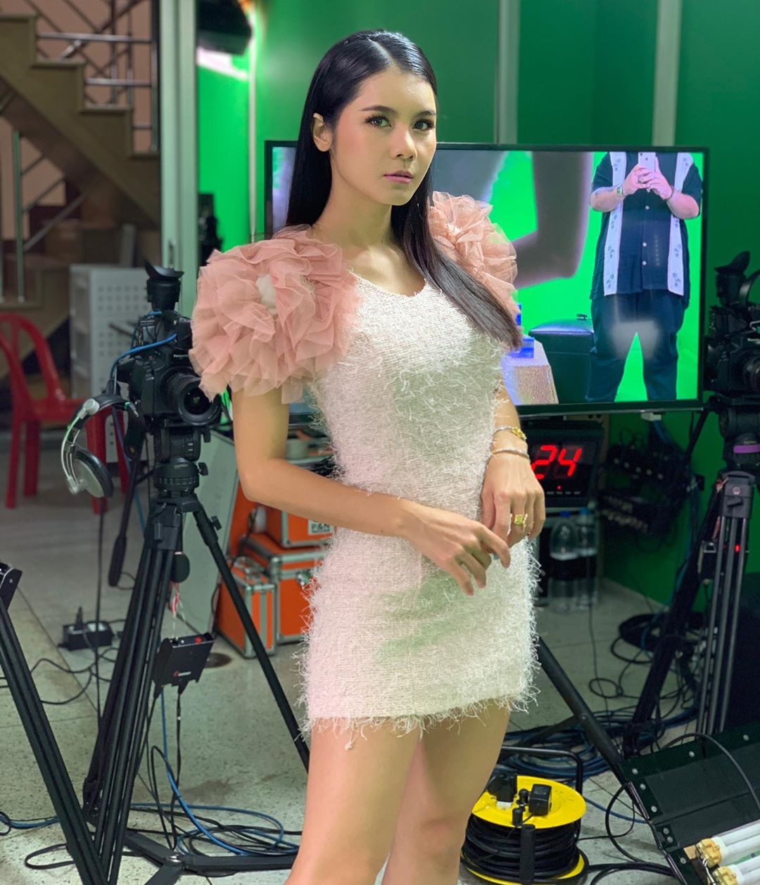 超深乳溝好顯眼 迷人身姿色氣滿滿-第1章-图片16