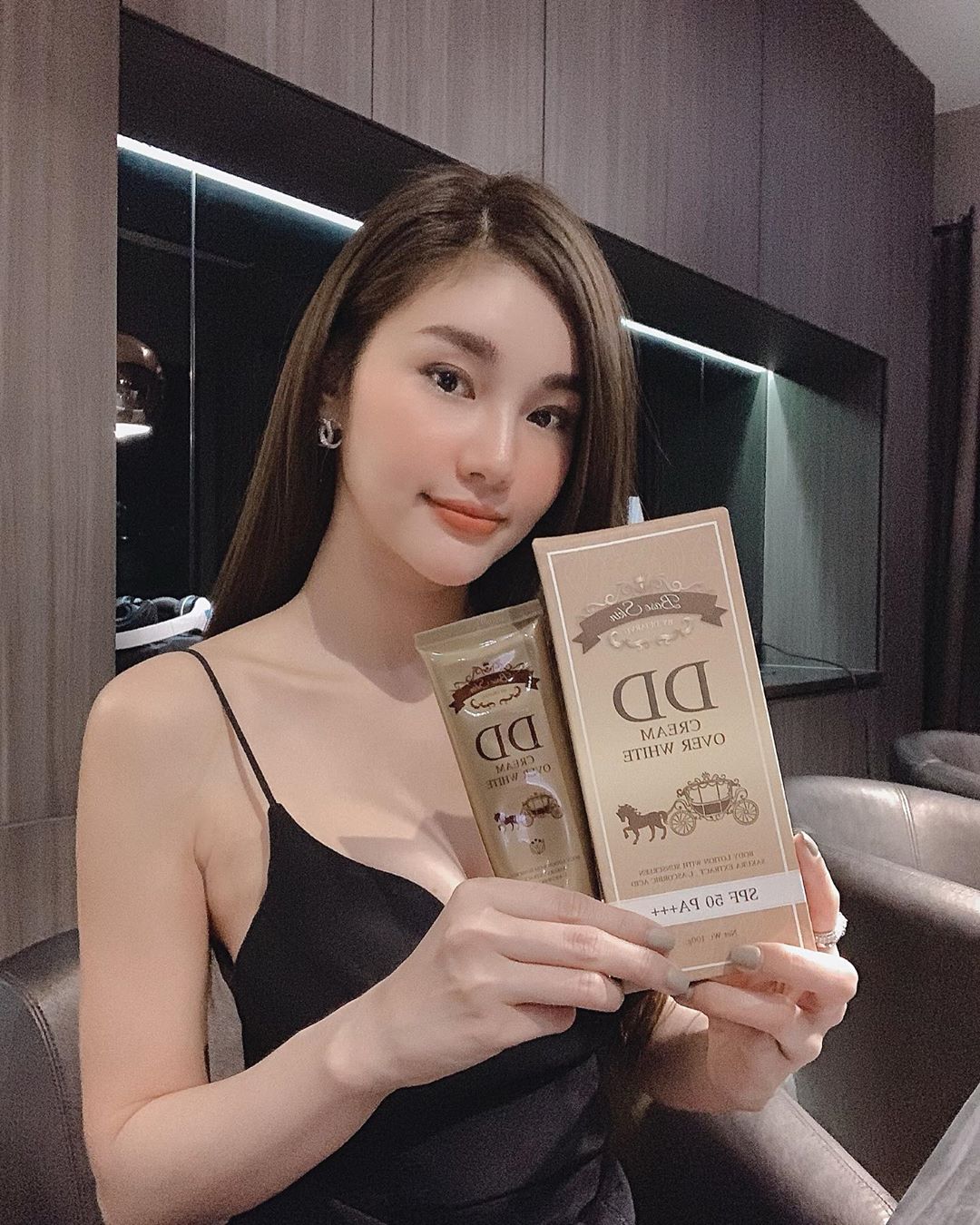 成熟魅力爆發 兩粒超渾圓奶掉出好嫵媚-第1章-图片1