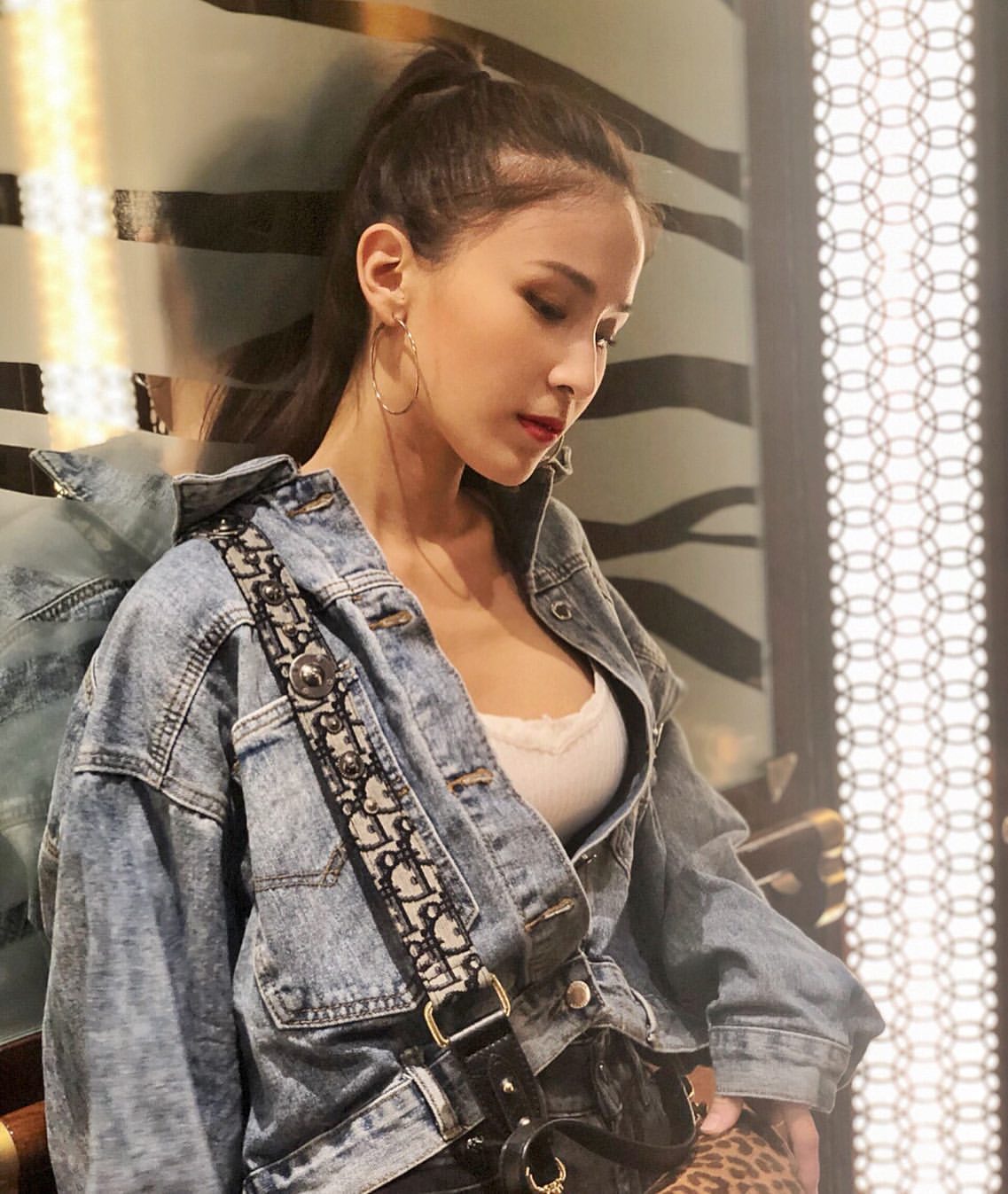 天菜美女吉海莉性感身材想看多少有多少-第1章-图片2