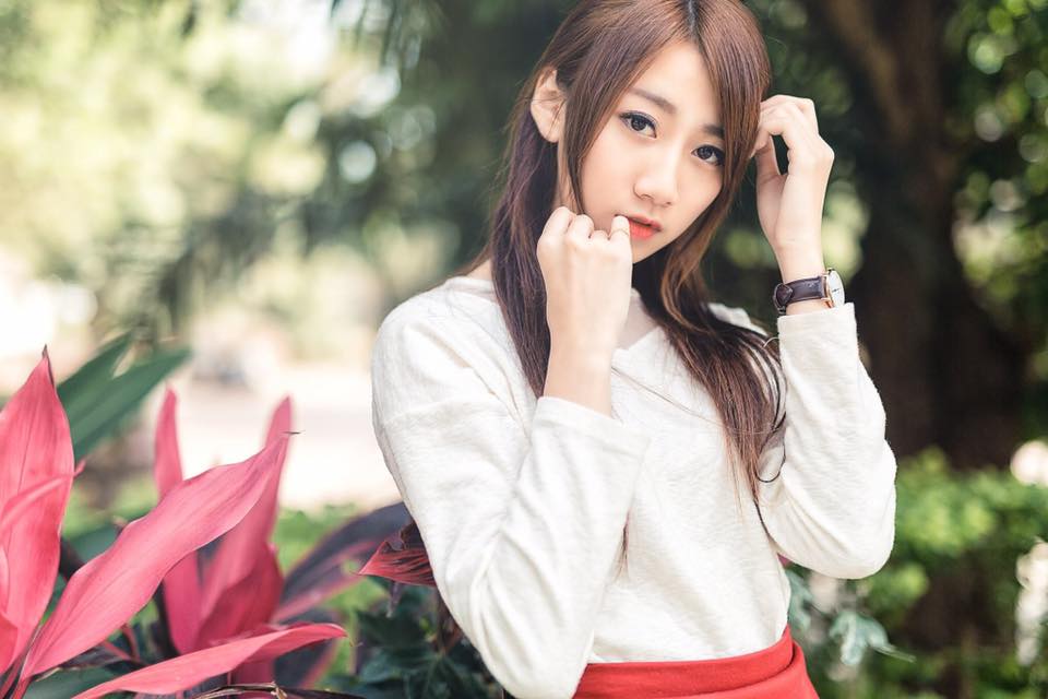 嘉庭挑戰大尺度性感裸背照 網驚呼:超火辣-第1章-图片7