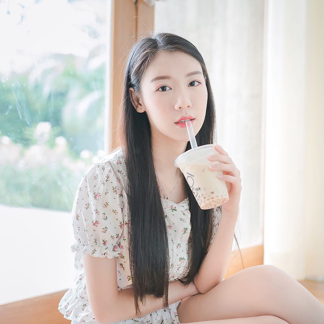 白皙美膚透剔 清晰顏值讓網友心醉神迷