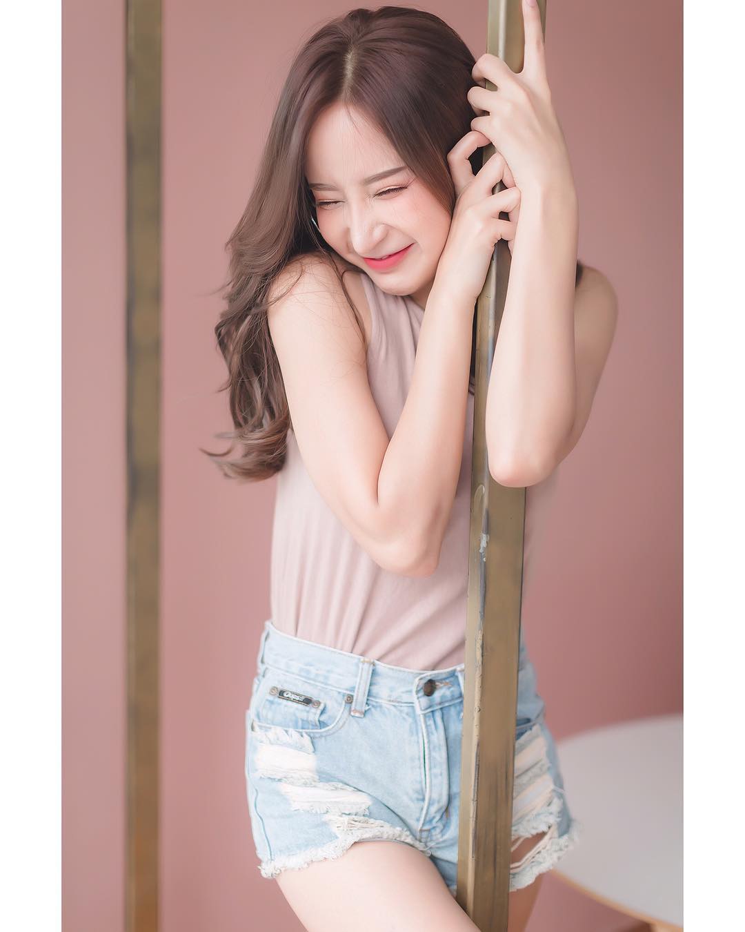 泰國姊姊甜美笑容看不膩 S級曲線有夠火辣