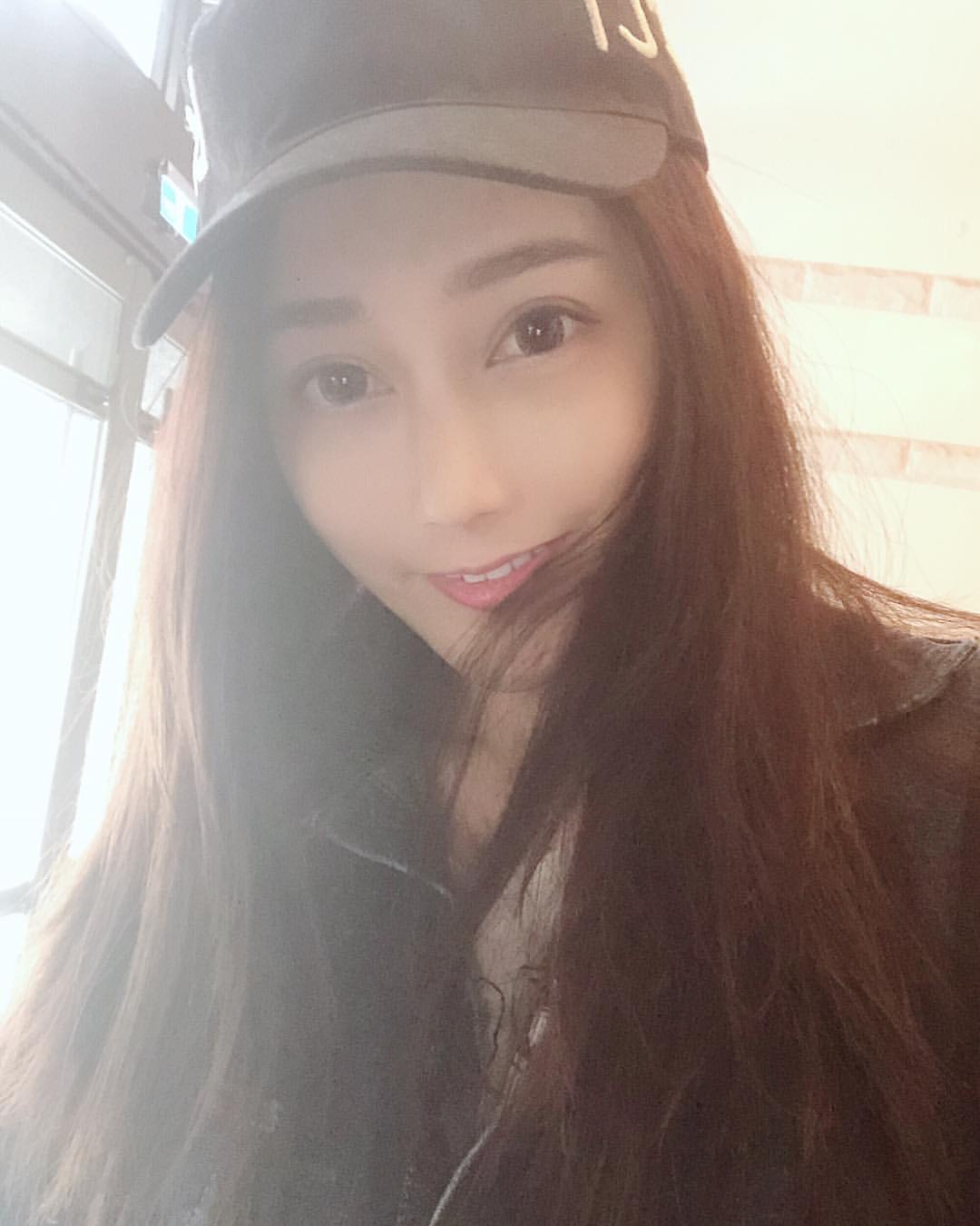 Mia wears super seductive sexy sleeping clothes.-第1章-图片4