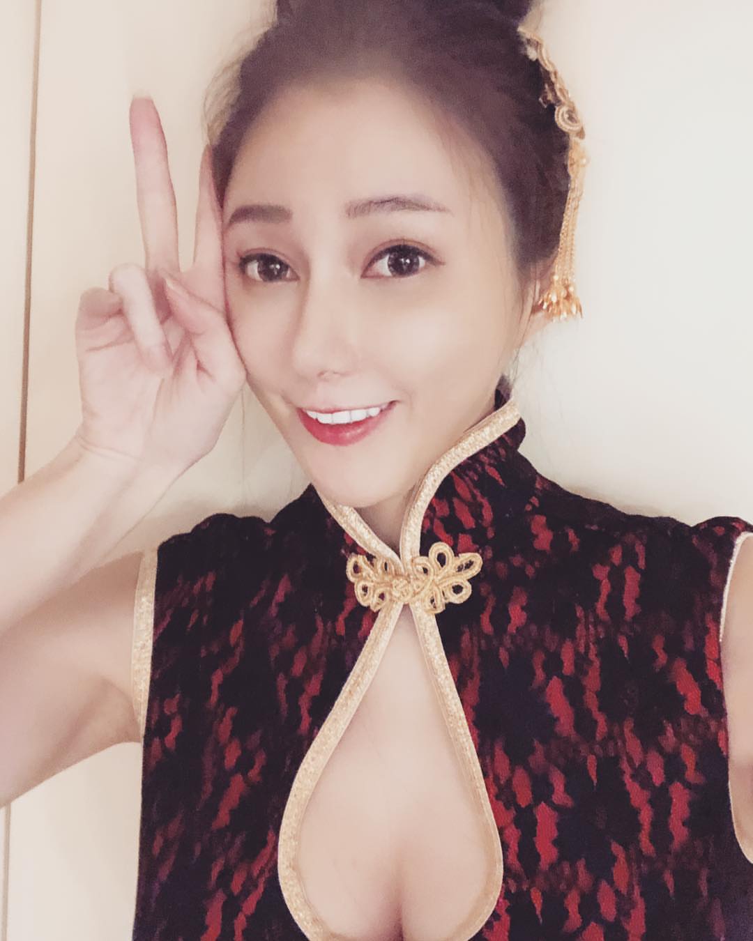 Mia wears super seductive sexy sleeping clothes.-第1章-图片11