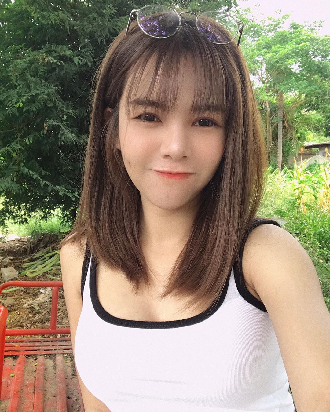 清新脫俗臉蛋包不住的「雪白巨乳」讓人起邪念
