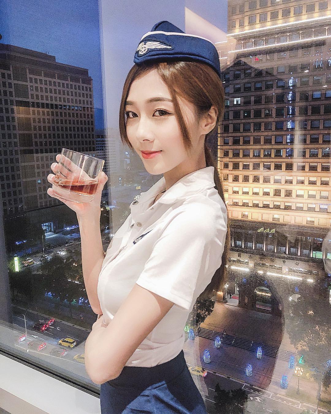 直播主曹媛媛性感照挑逗姿態實在是太辣了-第1章-图片7