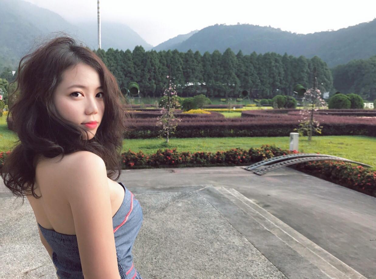 旗袍正妹Yi Chen一對豪乳藏不住意圖使人犯罪-第1章-图片6