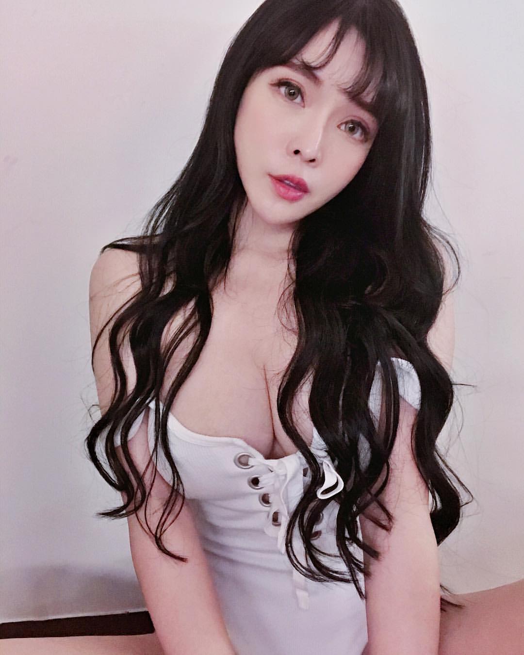 牛奶兒衣服沒穿好白皙雪奶飄出濃濃奶香味-第1章-图片5