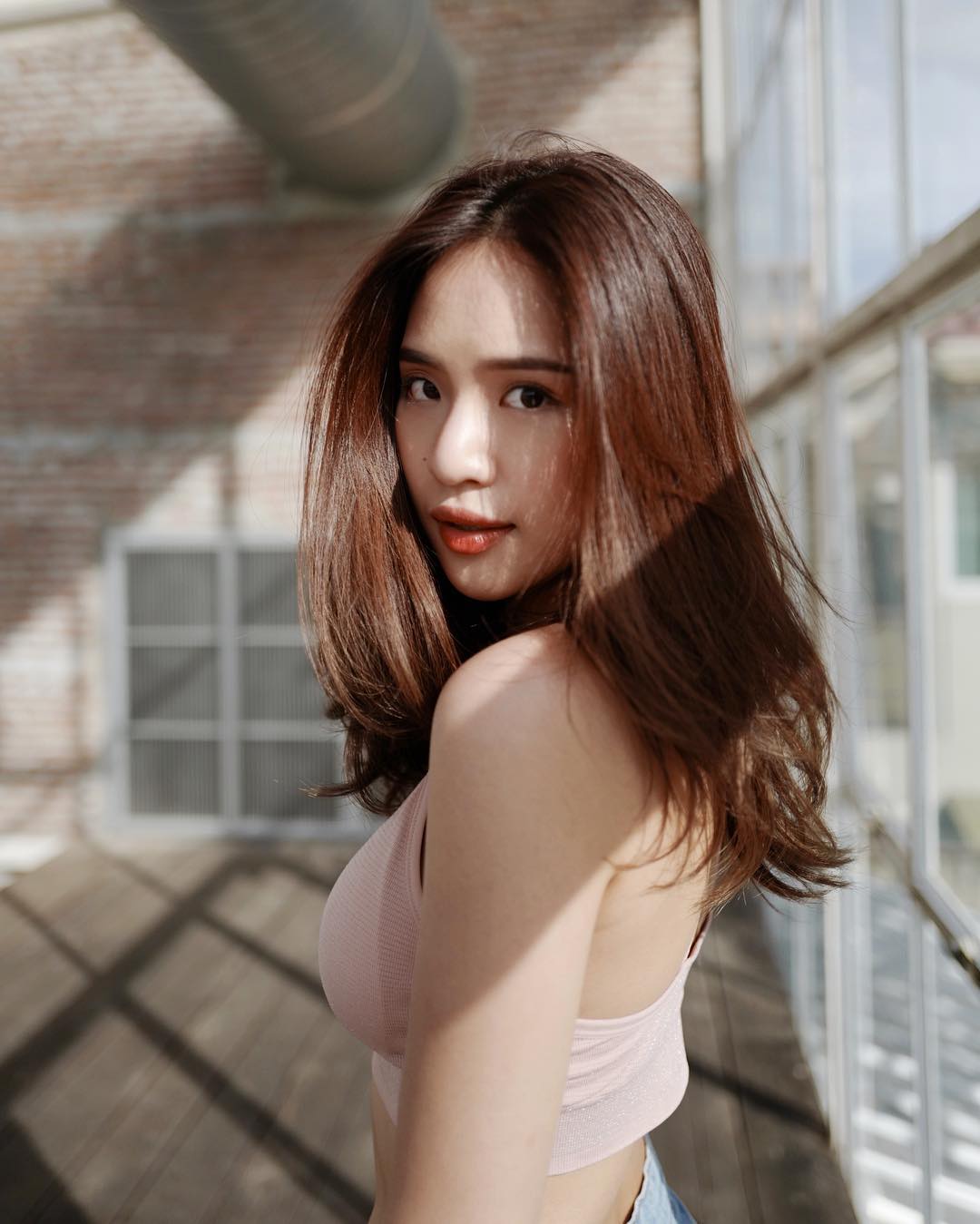 氣質超仙桃花電眼 深藏不露萌大奶真誘人