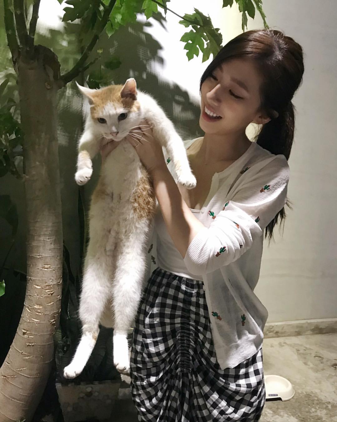 表特正妹蔡芳婷軟嫩雪乳溢出意圖使人犯罪-第1章-图片10
