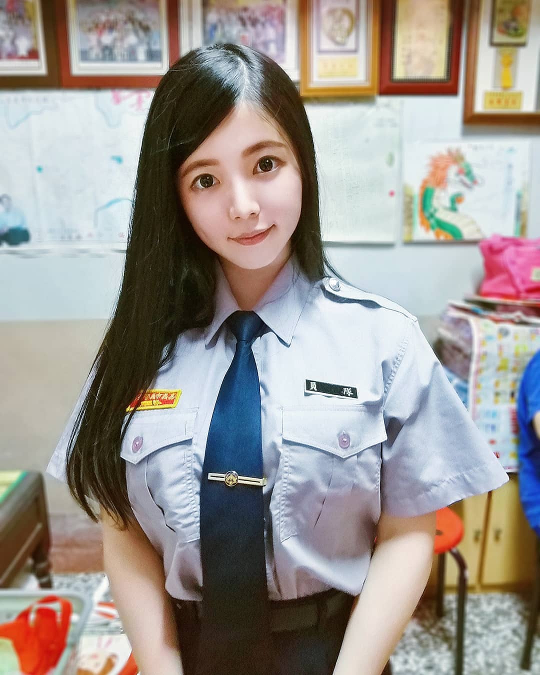 At the end of the day, wearing clothes will make you feel infinite.-第1章-图片4