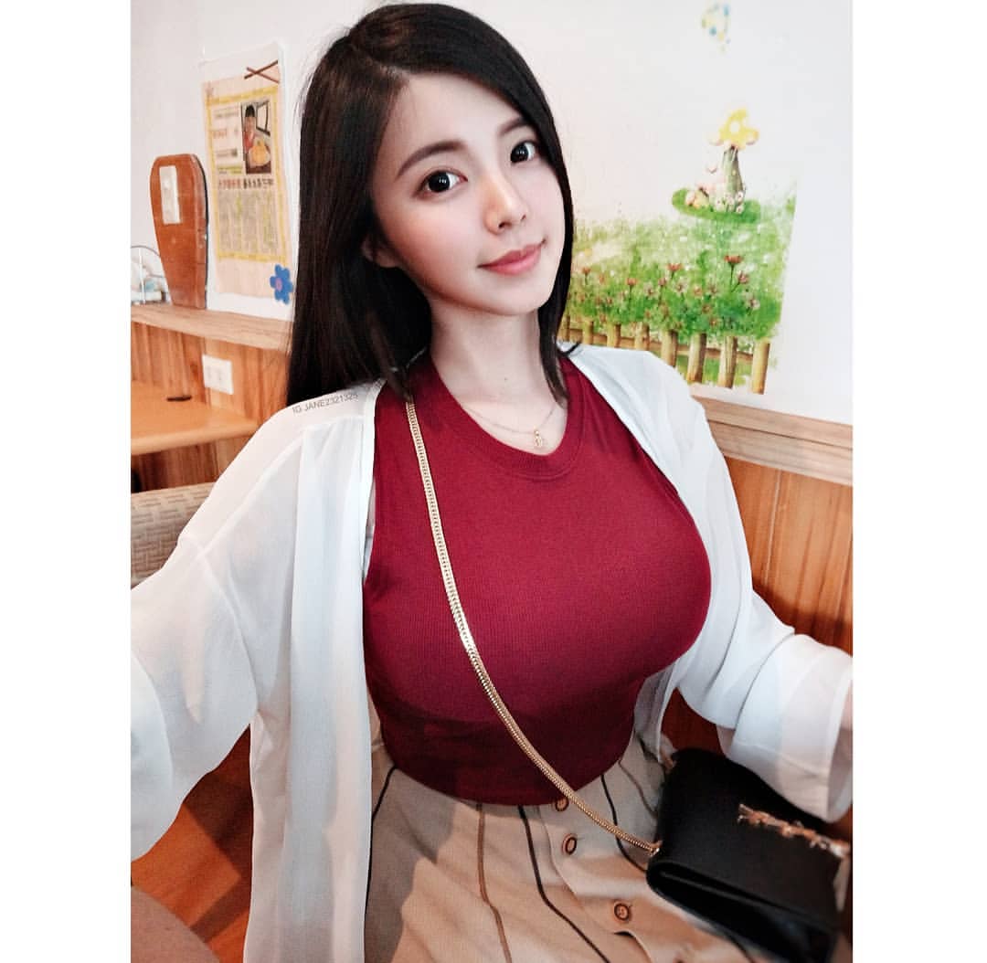 At the end of the day, wearing clothes will make you feel infinite.-第1章-图片5
