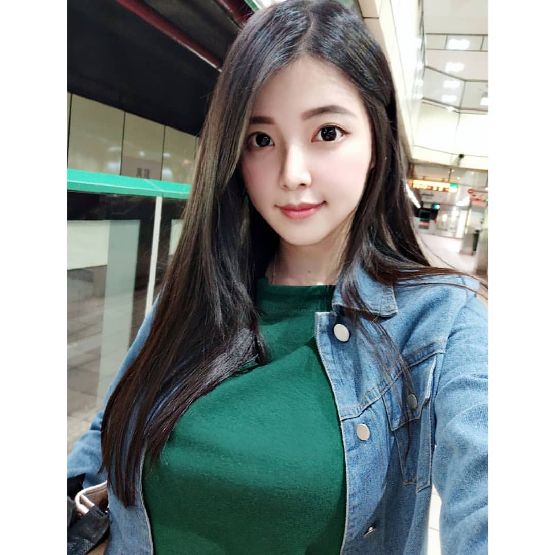 At the end of the day, wearing clothes will make you feel infinite.-第1章-图片12