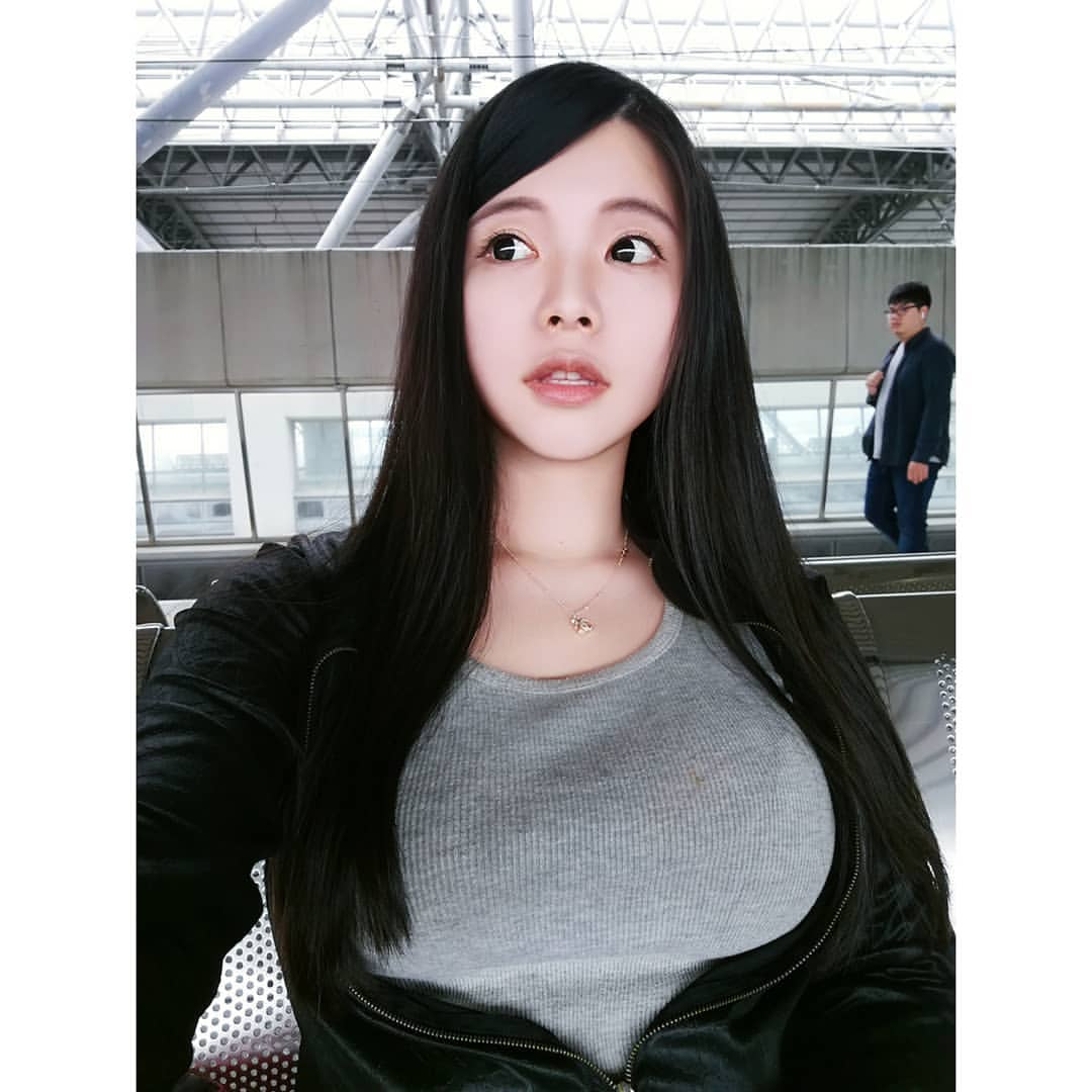 At the end of the day, wearing clothes will make you feel infinite.-第1章-图片17