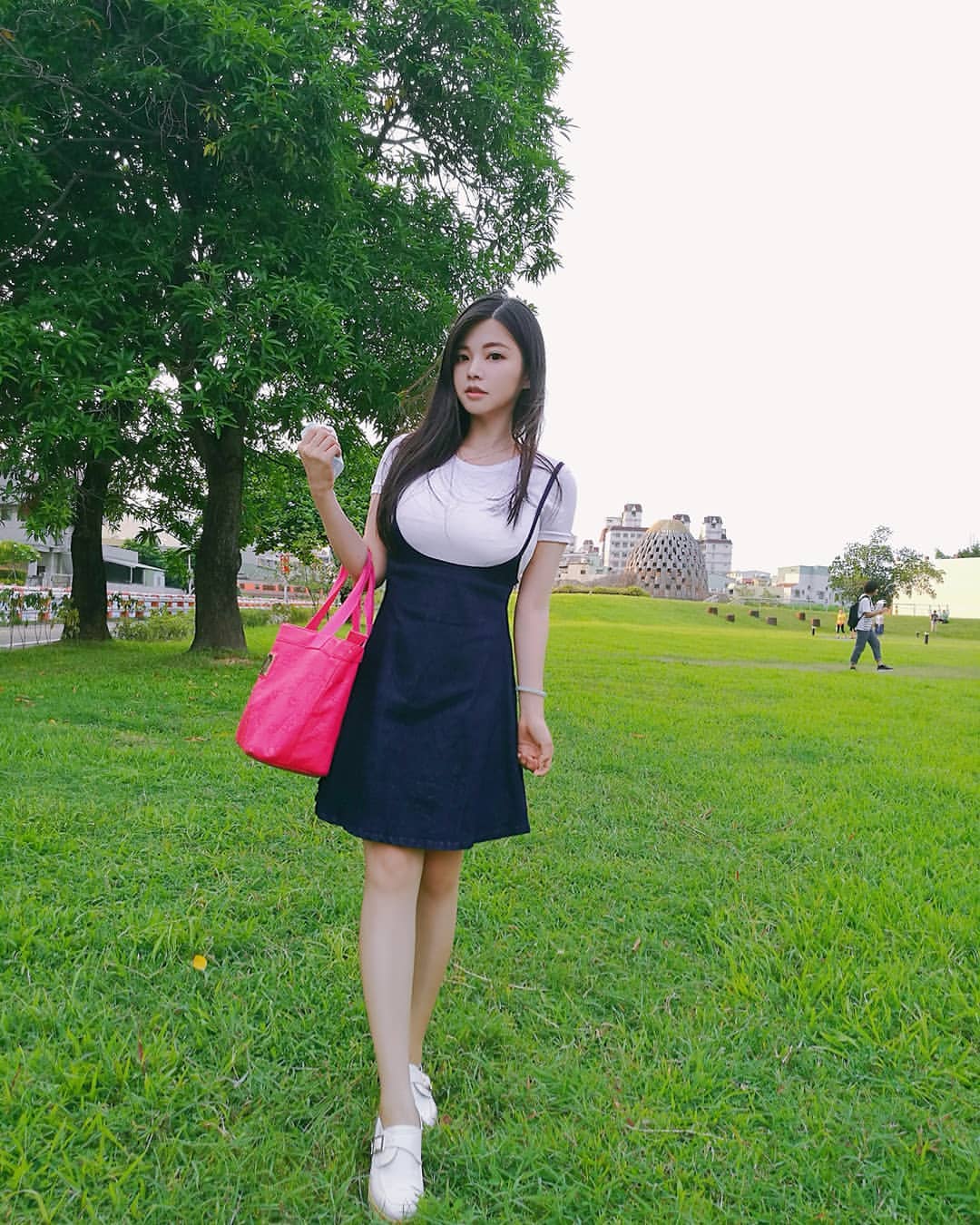 At the end of the day, wearing clothes will make you feel infinite.-第1章-图片18
