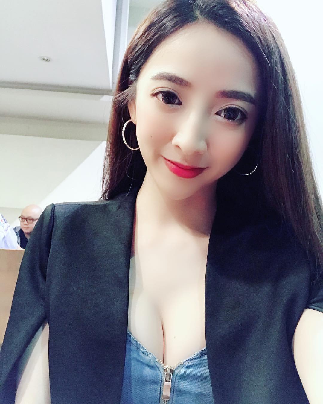 巨乳直播主黎娜火辣性感曲線超誘人-第1章-图片9