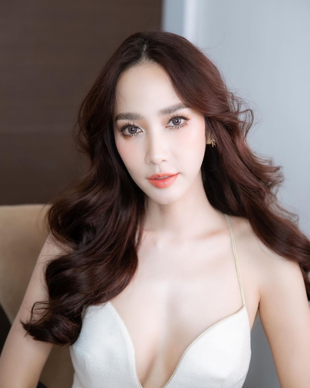 美腿姐姐不吝展現魅力 勾魂眼神辣到破表-第1章-图片4