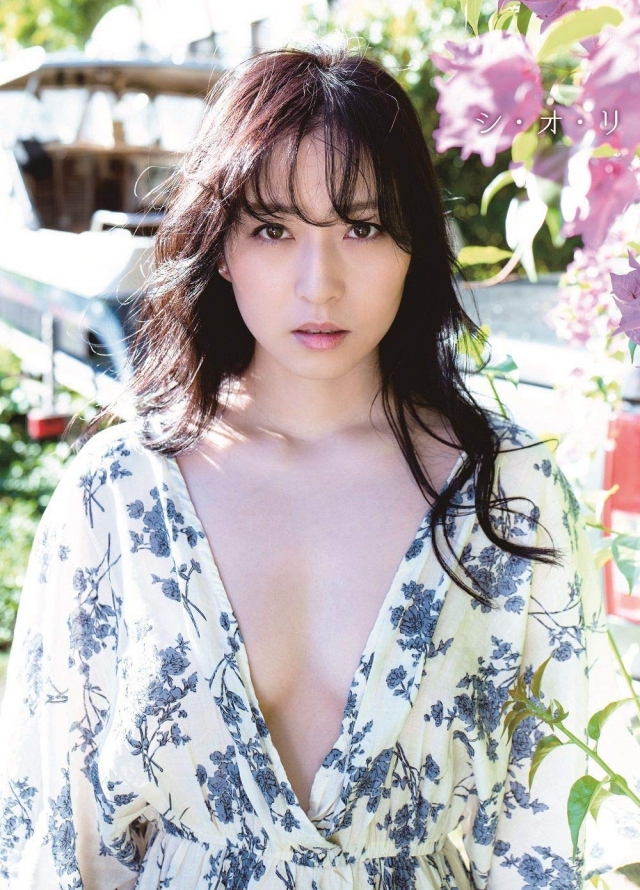 薄井しお里 前主播大膽挑戰比基尼 真是驚為天人