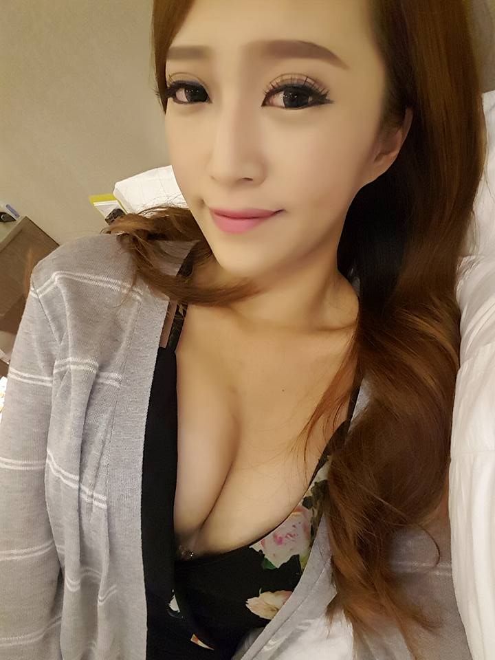 Model Satin high-profile body spreads sexy rhythm-第1章-图片1
