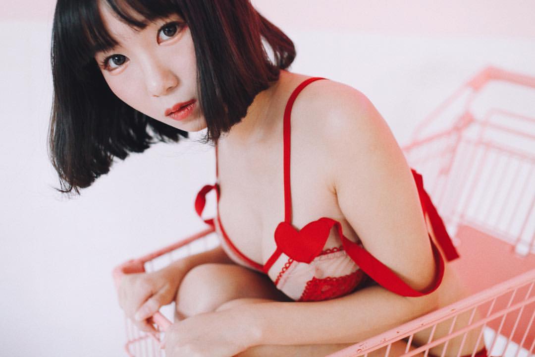 SM女王于心綑綁風格大露白皙酥胸震撼全場-第1章-图片6