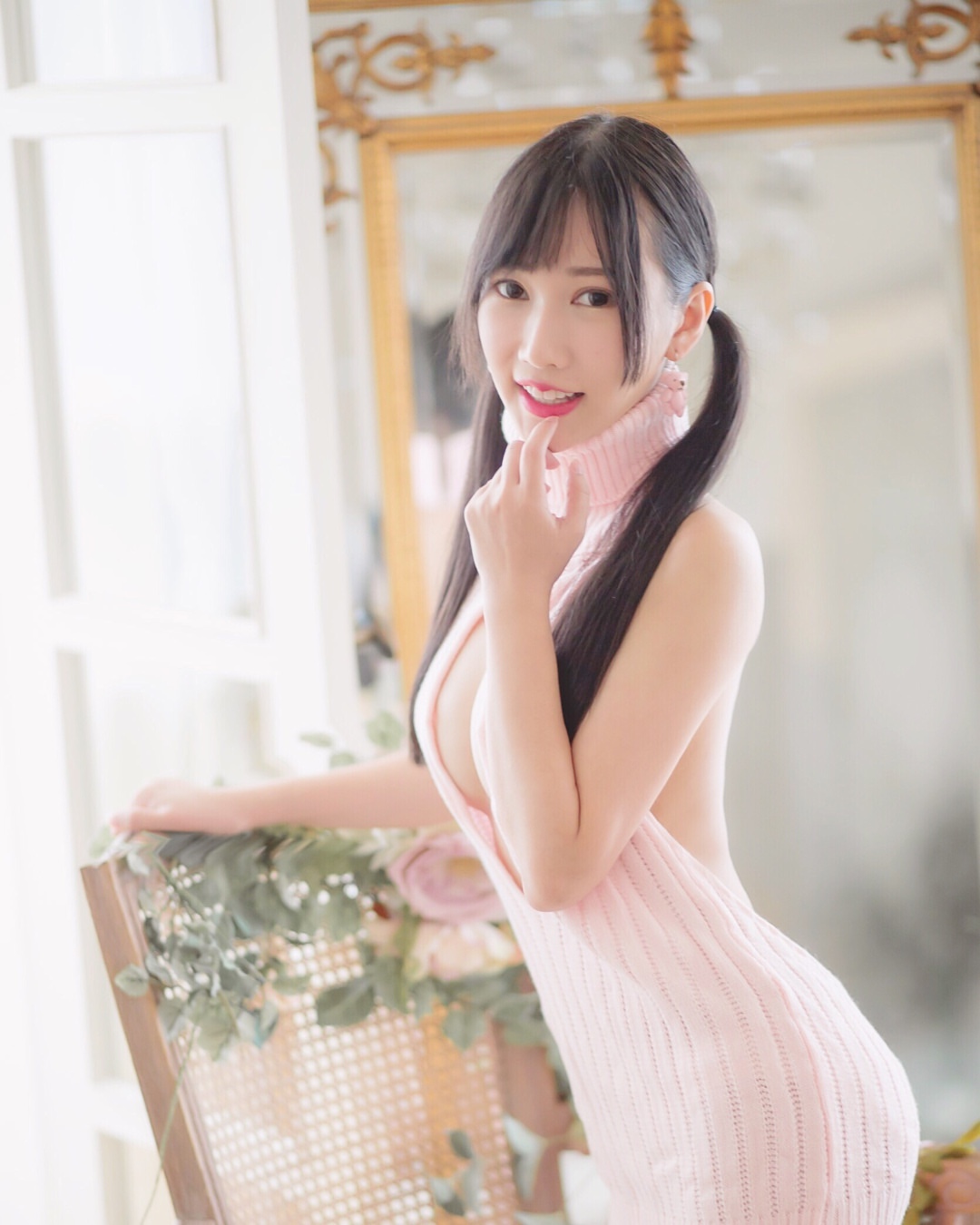 直播主又又大方展露中空雪乳絕對讓你目不轉睛-第1章-图片9