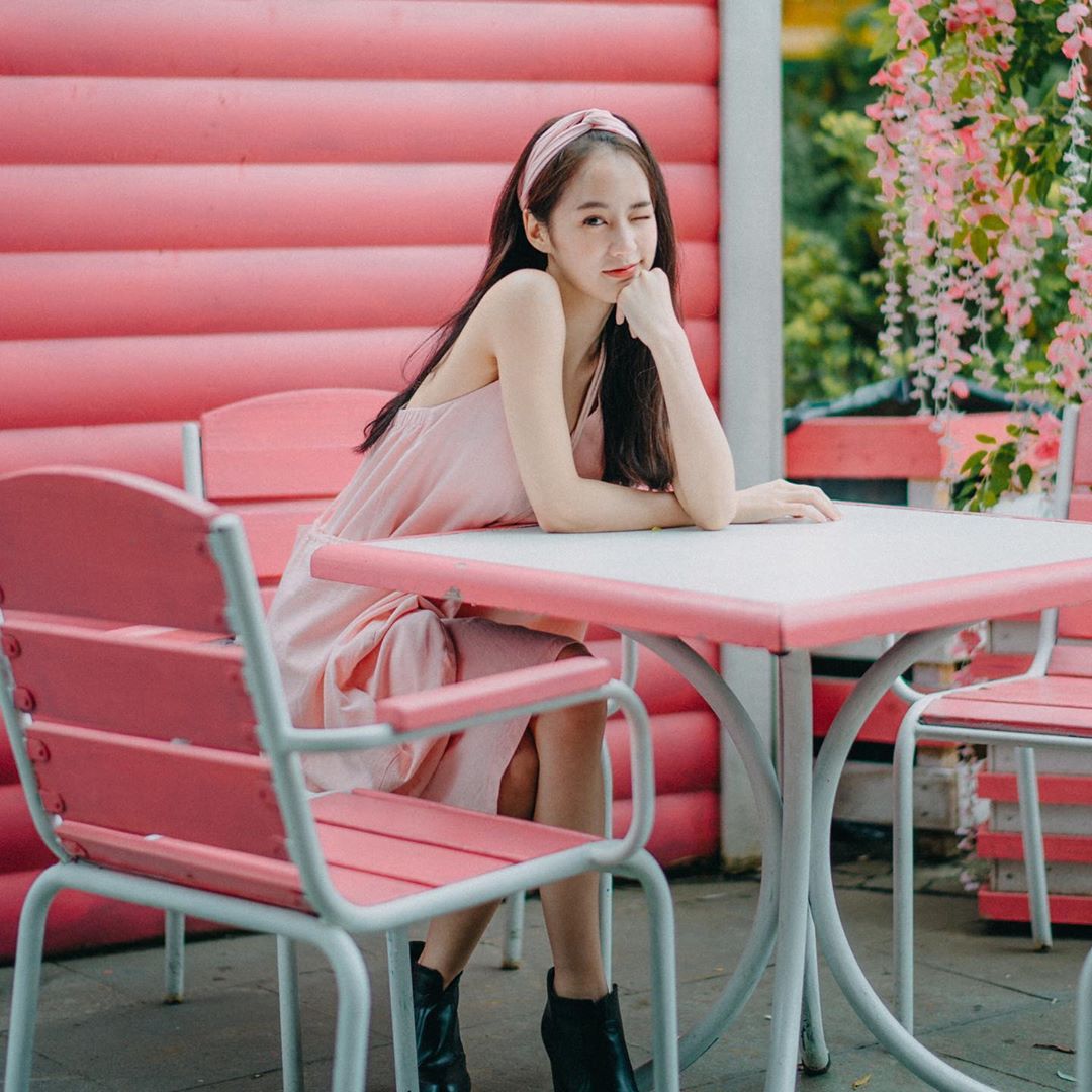 一抹萌笑打中我的心 活潑氣質忍不住回頭再看