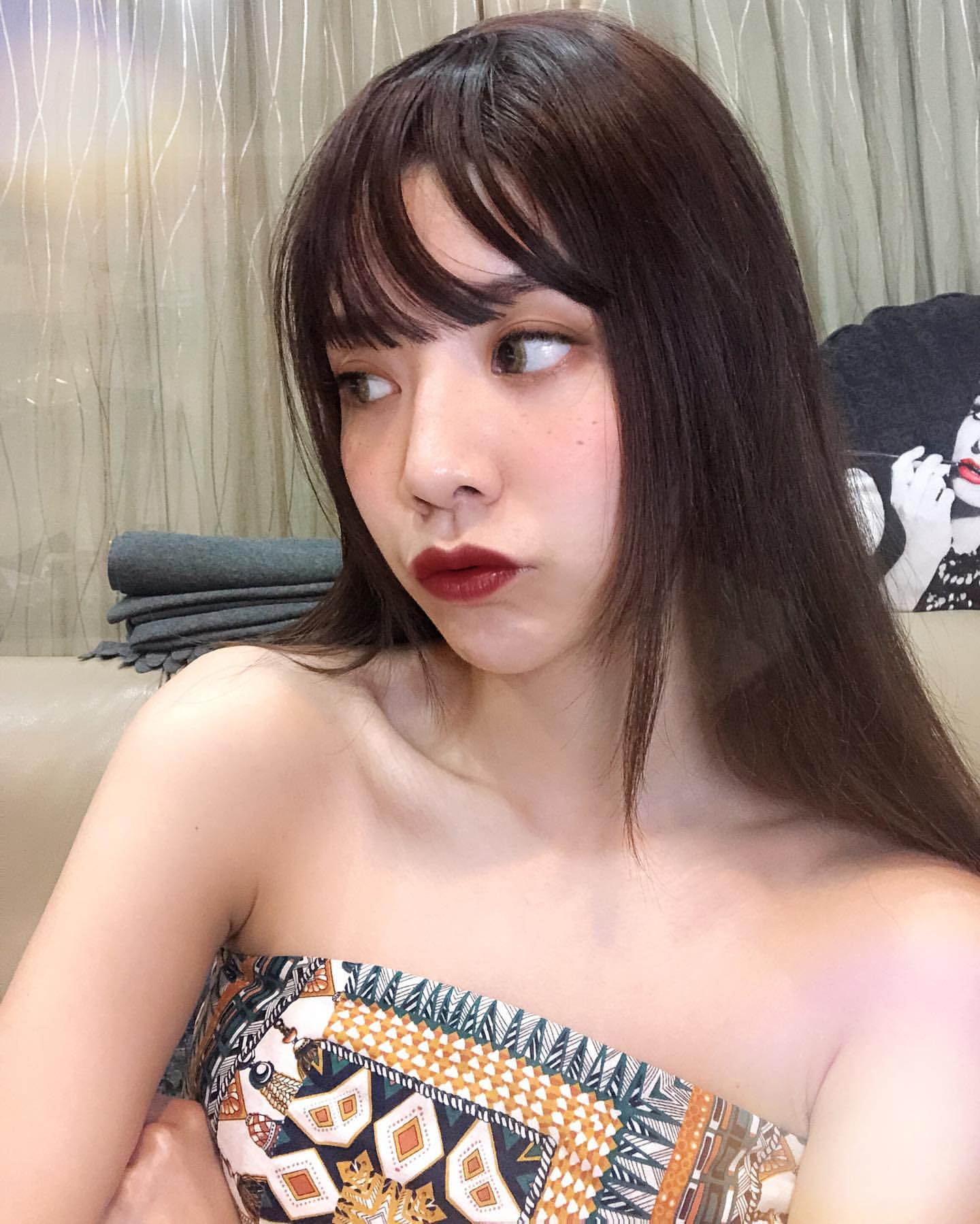 高顏值正妹麋孲大露性感美背絕對讓你目不轉睛-第1章-图片1
