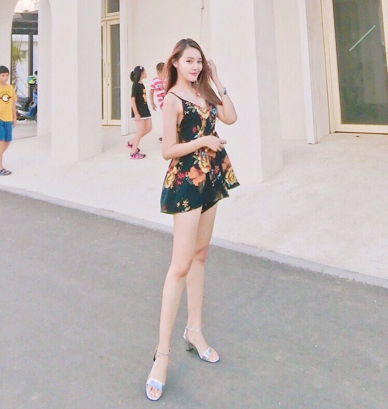 到處旅行的長腿姑娘 莉薇 Livia-第1章-图片16