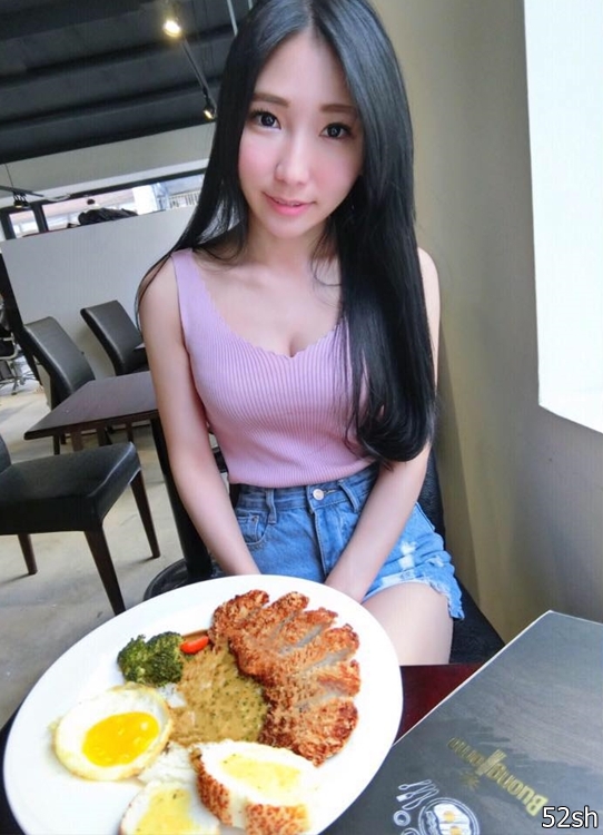 正妹Vivi Cheng 玩遊戲好吸睛阿!-第1章-图片1