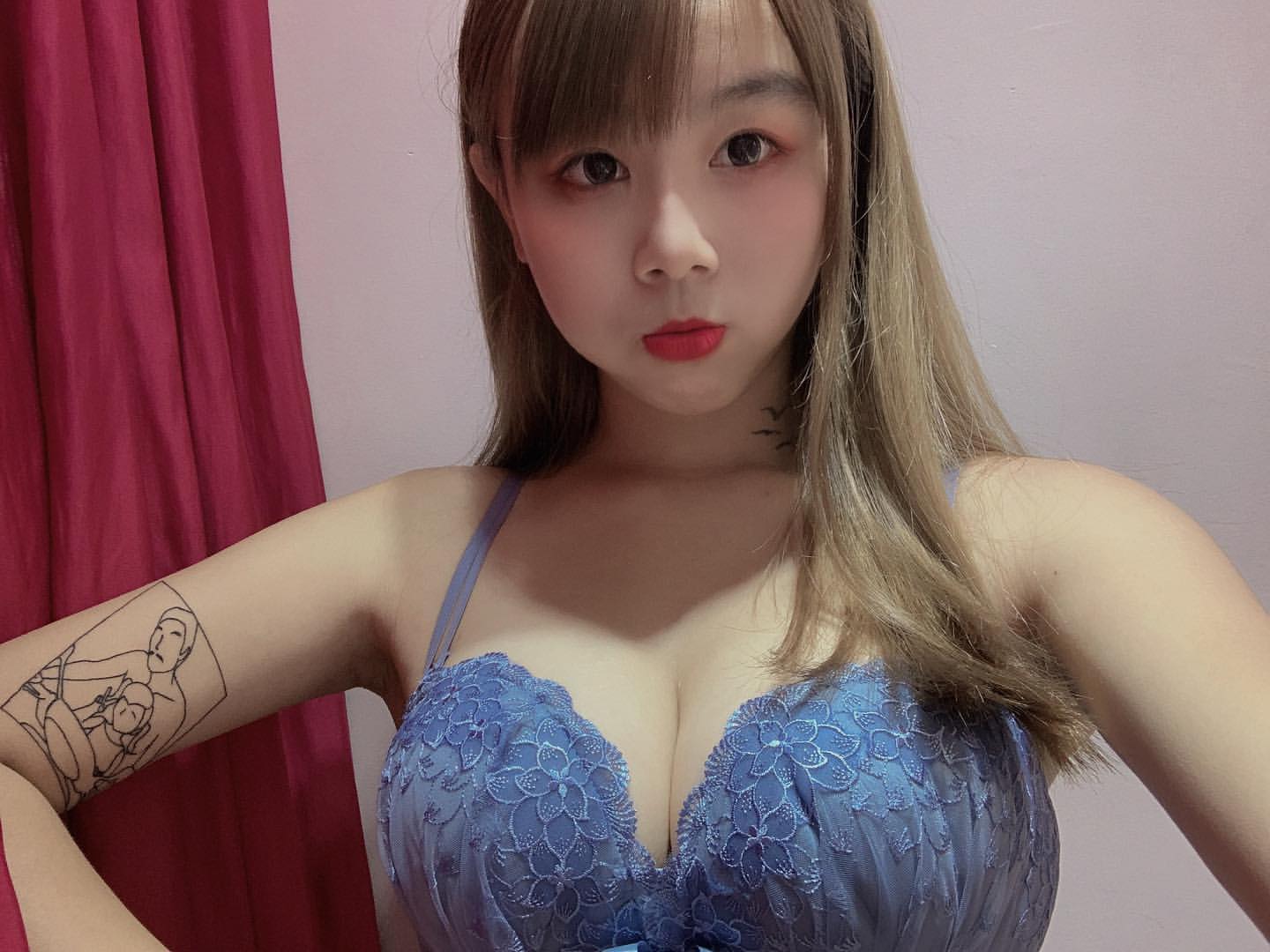 模特兒陳秋潔火辣巨乳彈出絕對讓人動未條-第1章-图片11