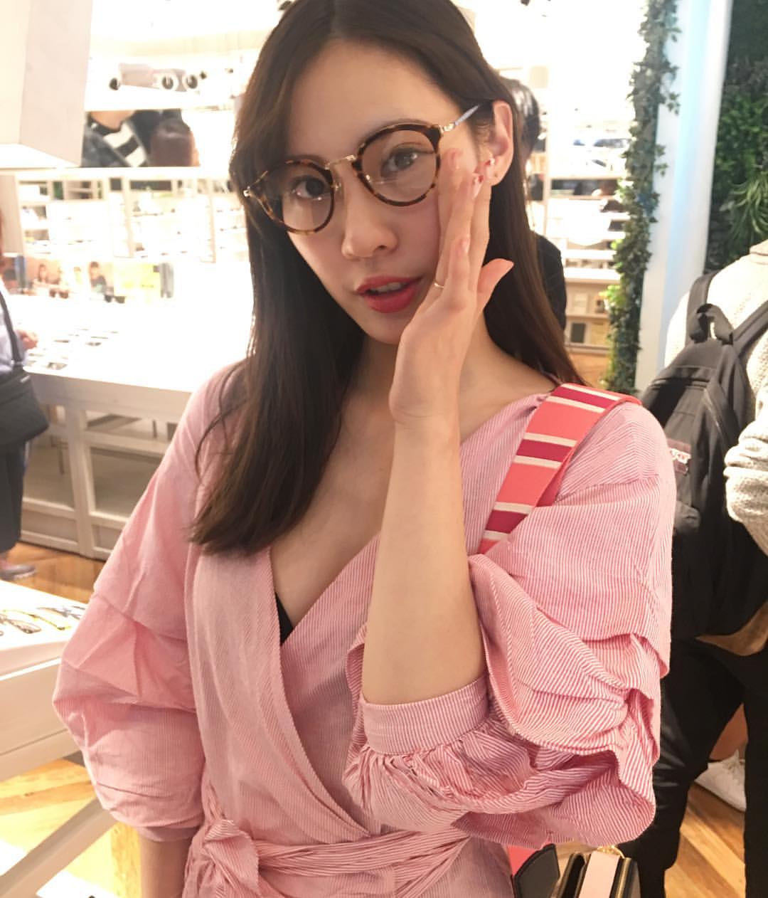 性感空姐蘇蔓展現青春肉體把你迷的神魂顛倒-第1章-图片10